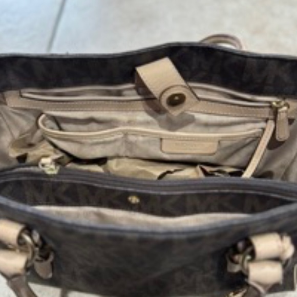 Michael Kors Monogram Signature Jet Set Medium Work Tote - Picture 5 of 6